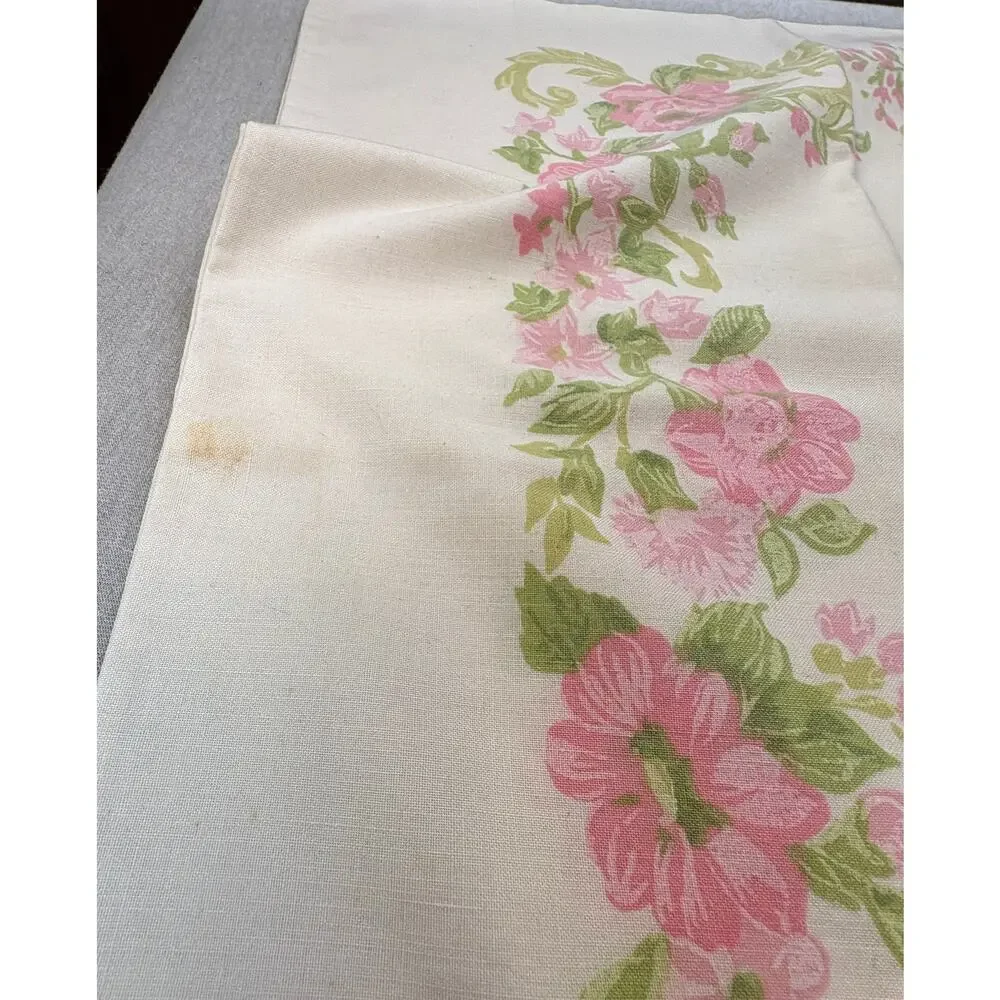 Set 2 Vintage Tastemaker Standard Pillowcases Floral Pink & Cream Cottagecore